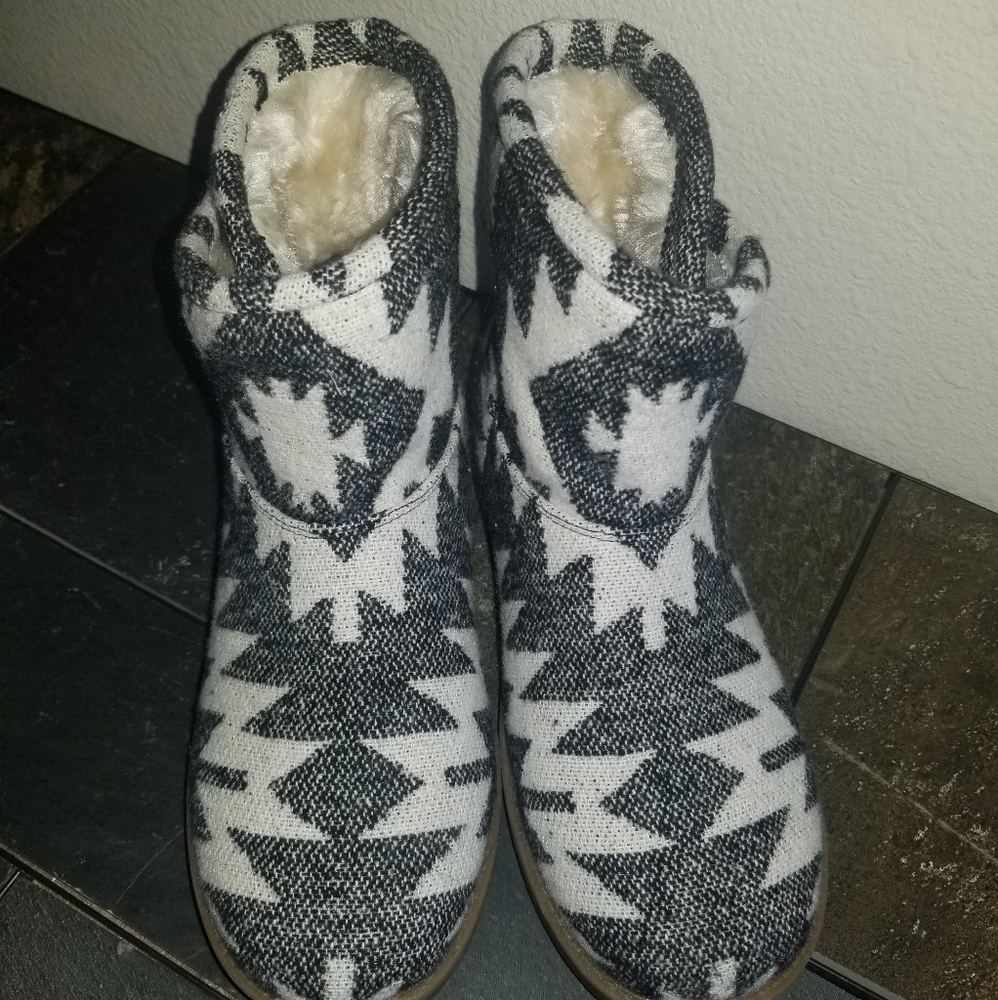 Womans faux lined boots